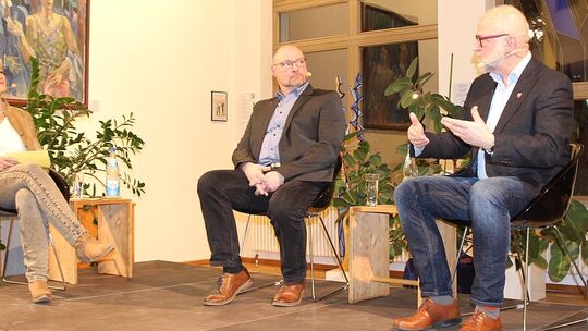Bürgermeisterwahl: Alfons Mußhoff (r) Ralf Klein (mitte) stellten sich den Fragen von Vera Peters und denen der Zuhörer