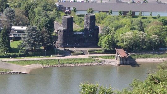 Brückentürme Remagen. Blick von Erpeler Ley. Hier soll die Fußgänger/Radfahrerbrücke entstehen.