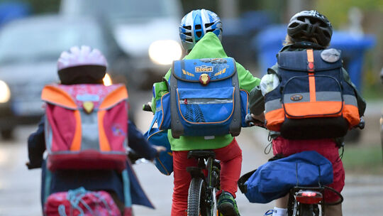 Schüler unterwegs auf dem Rad