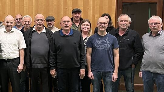 Die FWG der Verbandsgemeinde Mendig präsentiert ihre Kandidatinnen und Kandidaten für den Verbandsgemeinderat. Foto: Stefan Hilg img_0325