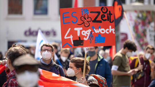 1. Mai - Demonstrationen - Vier-Tage-Woche