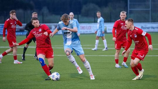 Rheinlandliga Saison 23/24Spiel HWW Niederrossbach - Spfr. Eisbachtalam 03.04.2024 in Niederrossbach, Kunstrasenplatz