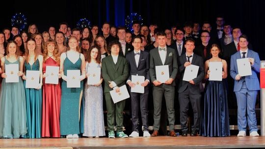 abiball-hjg-2024-gruppenbild-rhz