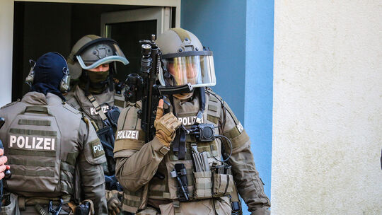 Durchsuchungen in Frankfurt - Munition und Granaten gefunden