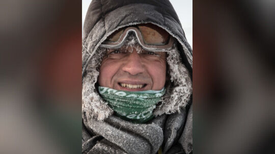 dr-udo-engelhardt-auf-einem-forschungstrip-in-der-arktis-spitzbergen-norwegen
