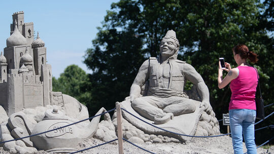 "Sandkunst"-Ausstellung im Blühenden Barock