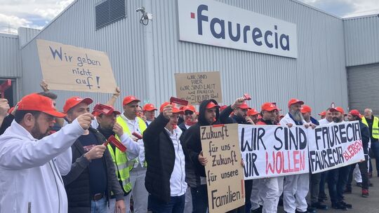 demo-gegen-drohenden-verkauf-faurecia-scheuerfeld-22042024-pirker