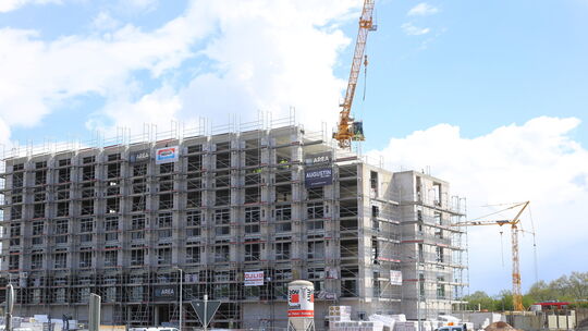 Richtfest Frames Hotel - auf dem ehemaligen Gelände des AKW Mülheim-Kärlich