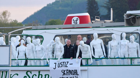 Aktion von Hinterbliebenen der Hochwasserkatastrophe an der Ahr