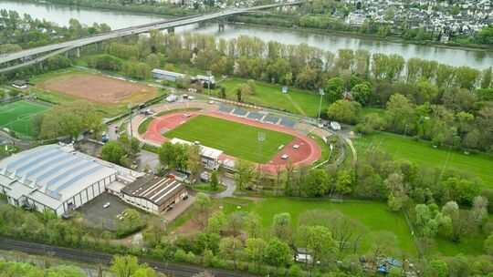 09.04.2024, Rheinland-Pfalz, Koblenz: Das Luftbild einer Drohne zeigt das Stadion Oberwerth nebst Sportpark. Foto: Sascha Ditsch Stadion Oberwerth nebst Sportpark