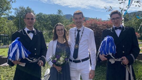 160 Jahre JGV Niederbreitbach v.l.n.r. René Rams, Jasmin Bungarten und Lukas Scheid (Königspaar), Jonas Bungarten