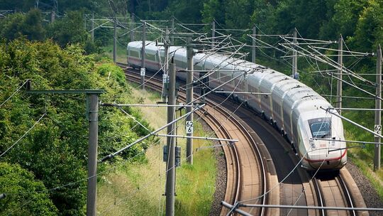 Defekter ICE blockiert Gleis im Westerwald