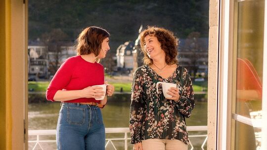 Titel: Für alle Fälle Familie;Staffel: 1;Person: Anna Angelina Wolfers; Isabel Varell;Fotograf: Seven.One Entertainment Grou