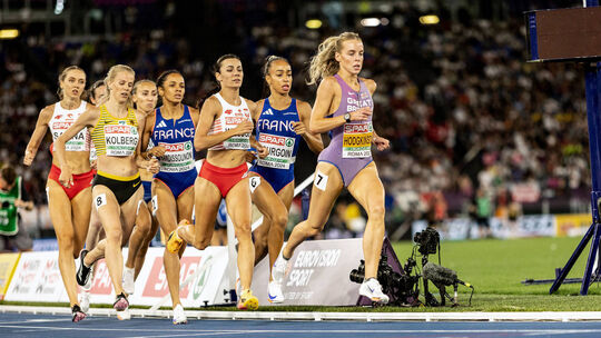 Leichtathletik-Europameisterschaften; Rom, 12.06.2024 Letzte Runde: Das 800m-Finale der Frauen mit (von links) Angelika