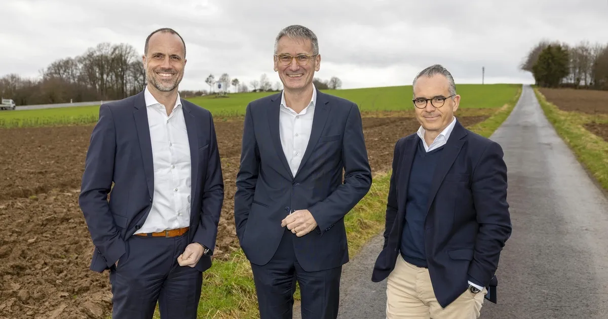 MdL Hendrik Hering, Gesundheitsminister Clemens Hoch und DRK ...