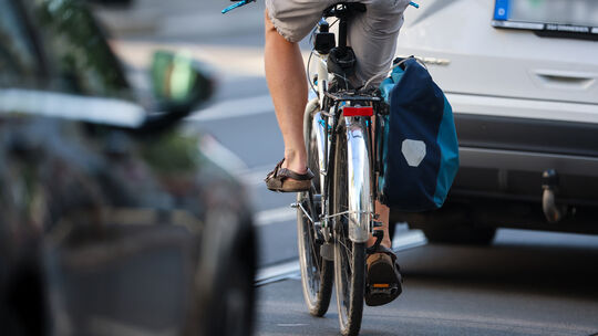 Fahrradfahrer im Verkehr