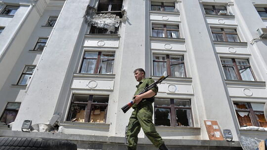 East Ukraine sees fresh violence as NATO holds talks with Russia