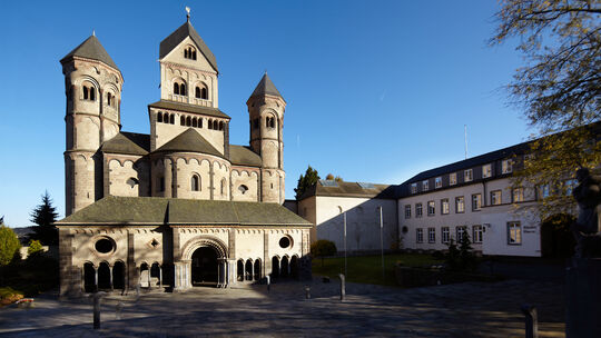 Aus Kuhstall wird Bibliothek