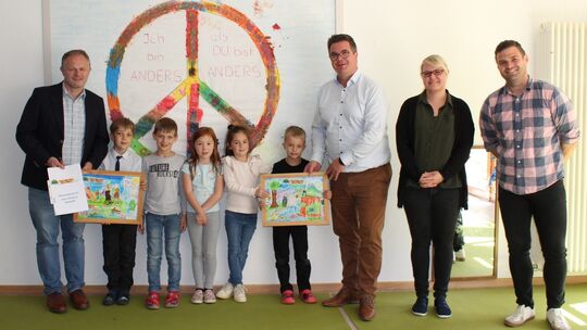 Oberbürgermeister Jan Einig, Felix, Henri, Anna, Leyla, Fynn, Bürgermeister Peter Jung, Angelina Knodel (ständige Vertretung der