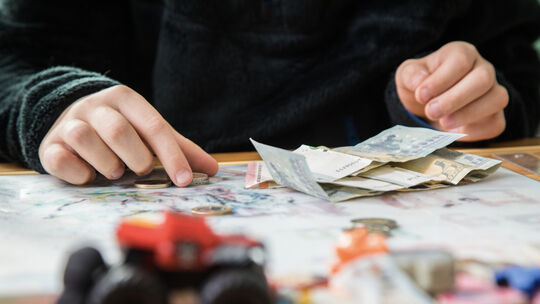 So lernen Jugendliche den Umgang mit Geld