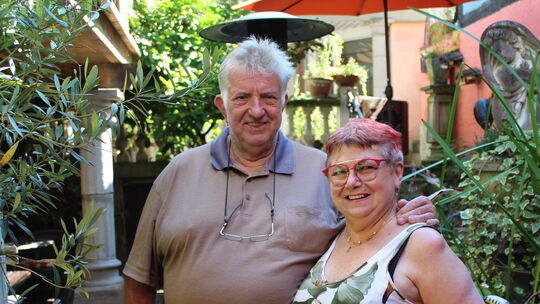 Gertrud Birau und Franz Gauer, die beiden Wirte des Spanischen Gartens in Linz, kehren Anfang 2025 in Gauers Heimat, das Saarlan