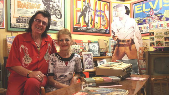 elvisstantonwinterssitzend01
