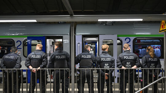 Euro 2024 Polen - Niederlande - Bundespolizei kontrolliert Fanzug