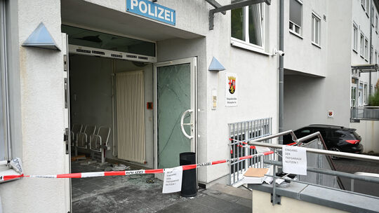 Macheten-Angriff auf Polizeiinspektion in Linz am Rhein