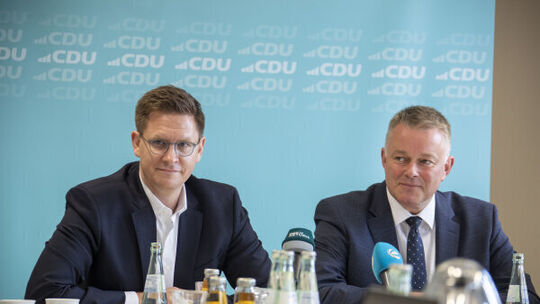 10.09.2024, Rheinland-Pfalz, Mainz: Der designierte Landesvorsitzende der Partei - CDU Rheinland-Pfalz, Gordon Schnieder (r) prä Pressekonferenz CDU Landesverband Rheinland-Pfalz