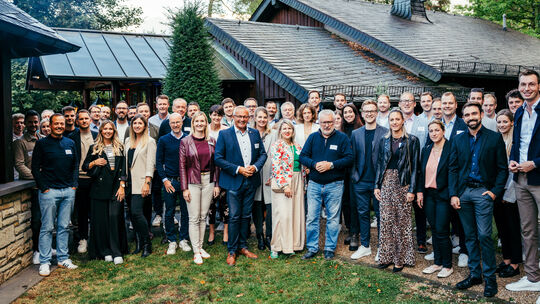 Junge Unternehmer vernetzten sich bei einem After-Work-Event. Foto Chadia Struck, Chadysign Photo Graphic gruppenfoto_chadia-struck