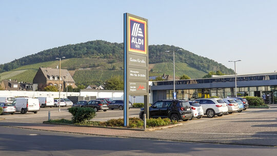 ALDI Bad Hönningen m Flüchtlingscontainer