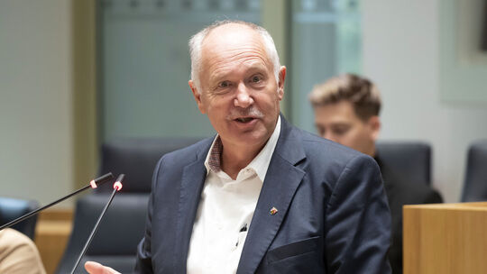 Sitzung Landtag Rheinland-Pfalz zum Doppelhaushalt 2025/26