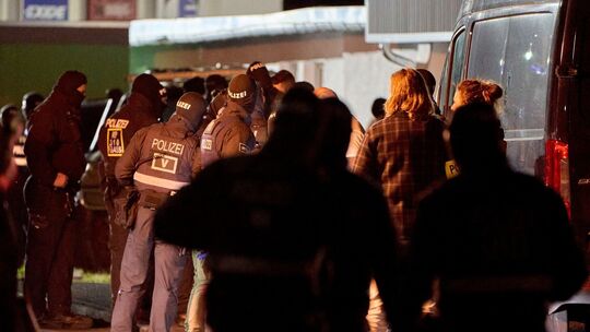 Grosseinsatz der Polizei um Kampfsportveranstaltung in Treff der rechten Szene in Hachenburg