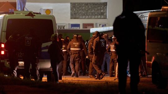Grosseinsatz der Polizei um Kampfsportveranstaltung in Treff der rechten Szene in Hachenburg - 1