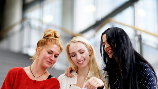Studium oder Ausbildung? Diese Wege führen in die Pflege