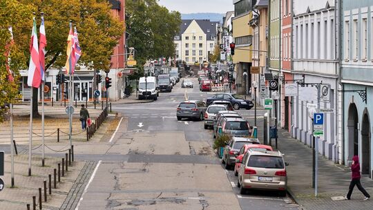15.10.2024, Rheinland-Pfalz, Neuwied: Arbeiten im Abschnitt zwischen Elfriede-Seppi-Strasse/Kirchstrasse und Deichstrasse können Bauarbeiten in Neuwied beginnen bald