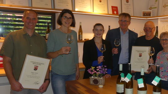 siegerwein-fur-weingut-schneider-1