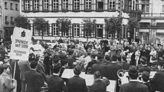 weltspartag-1969-mayen-marktplatz-hist-rathaus