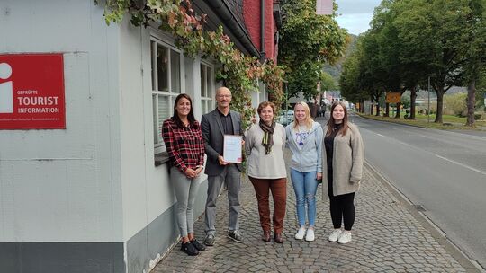 tourist-information-ferienland-cochem-auszeichnung-mit-der-i-marke-2024