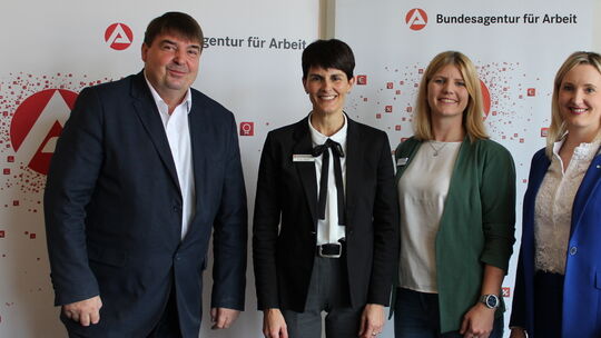 Bernd Hammes, Geschäftsführer der Handwerkskammer Koblenz, Stefanie Adam, Vorsitzende der Geschäftsführung der Agentur für Arbei
