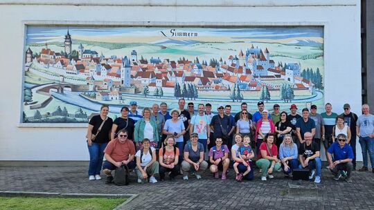 Das Gruppenfoto am neuen Rathaus in Igrejinha (Partnerstadt von Simmern) stammt
von Sandra Mischker. Das Foto entstand nach eine hbm-vor-dem-rathaus-in-igrejinha