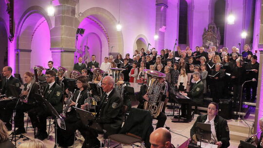 001_die-chore-und-das-orchester