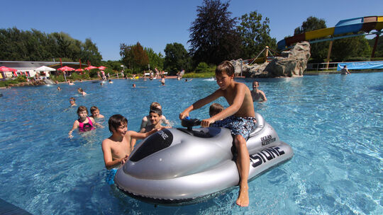 Im Freibad lässt sich die Sommerhitze gut ertragen