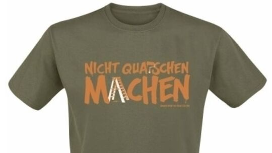 Nicht quatschen, machen: umstrittener Spruch auf dem T-Shirt