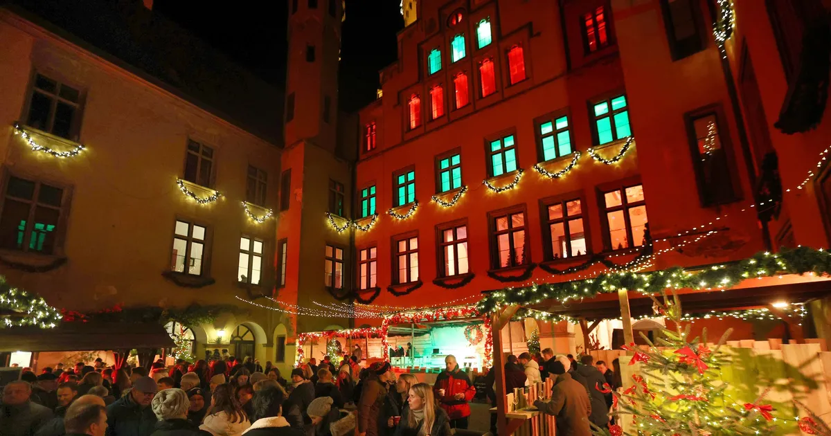 Burg erstrahlt: Weihnachtsmarkt auf Schloss Arenfels