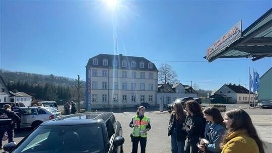Teilnahme an einer "echten" Verkehrskontrolle Teilnahme an einer "echten" Verkehrskontrolle