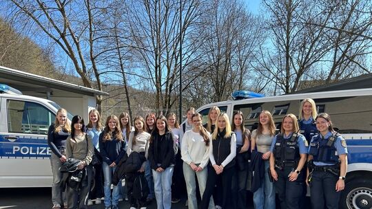 Polizei Betzdorf Gruppenbild Girls' Day 2025 Polizei Betzdorf Gruppenbild Girls' Day 2025