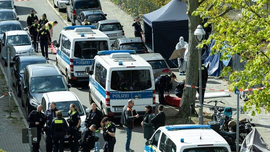 Leiche auf Gehweg in Berlin-Reinickendorf