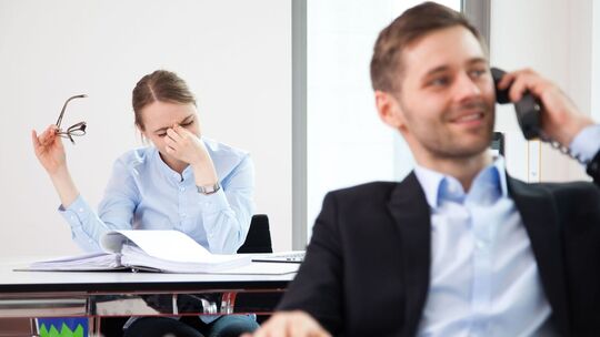 Kollegen im Büro