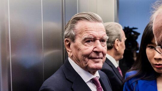 Streit um Büro von Altkanzler Schröder vor Gericht